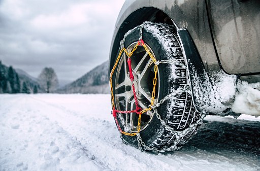 Pneu avec chaines à neige